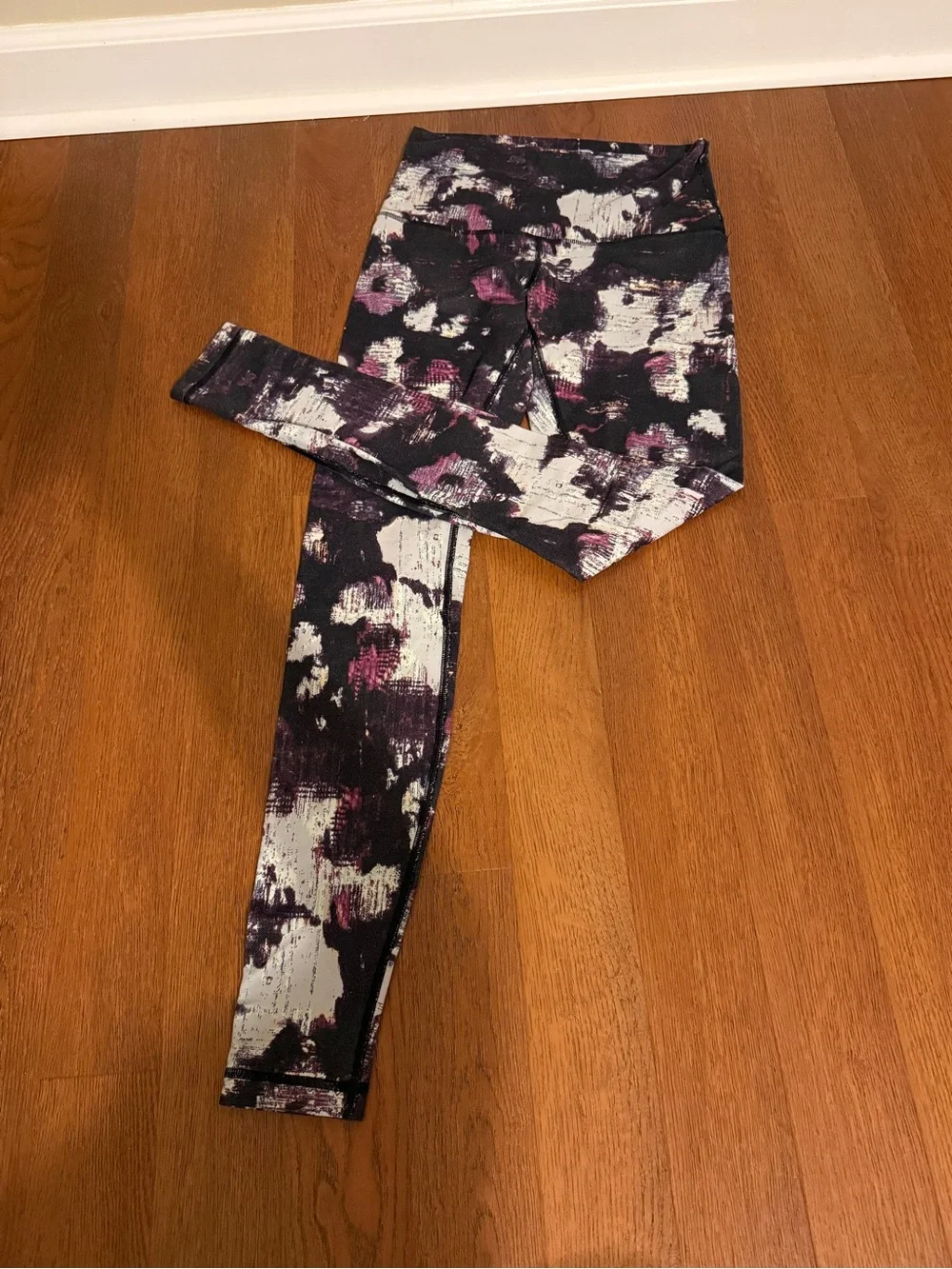 Lululemon Abstract Brushstroke High Rise 28